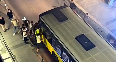 İstanbul- Avcılar'da İETT otobüsü motokuryeye çarptı