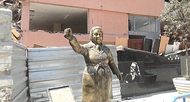 İstanbul - Avcılar'daki Adile Naşit heykelinin zili çalındı; yerine yenisi takıldı