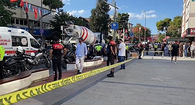İstanbul - Bakırköy'de beton mikserinin çarptığı bisiklet sürücüsü hayatını kaybetti
