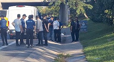 İstanbul - Beykoz TEM Otoyolu'nda yol kenarında pimi çekilmemiş 2 el bombası bulundu-1