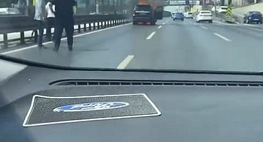 İstanbul - Beylikdüzü D-100'de araç yangını - 1