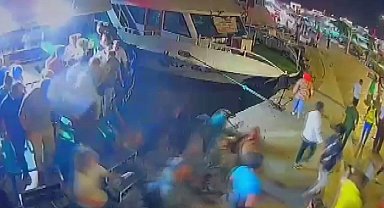 İstanbul- Eminönü'nde tur teknesinden çocuğuyla denize düşen anne: Ölümle burun buruna geldik