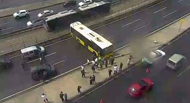 İstanbul - Esenyurt'ta İETT otobüsü direğe çarptı, D-100 trafiğe kapandı -2 Yeni görüntülerle