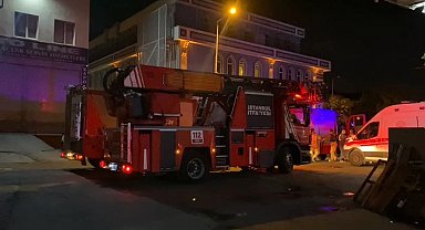 İstanbul - Eyüpsultan'da düğün salonuna patlayıcı madde atıp, silahla havaya ateş açarak kaçtılar