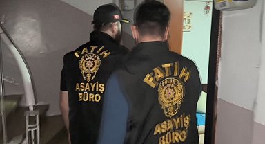 İstanbul - Fatih'te denetimden kaçıp polise ateş eden şüpheli evine düzenlenen operasyonla yakalandı