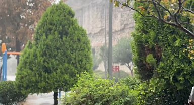 İSTANBUL - FATİH'TE SAĞANAK YAĞIŞ - 1