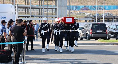 İstanbul- İsrail askerlerinin açtığı ateş sonucu ölen Ayşenur'un cenazesi İstanbul'a getirildi -2