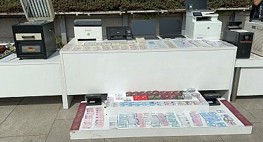 İstanbul - İstanbul'da kaçak göçmen ve firarilere sahte evrak düzenleyenlere operasyon: 15 gözaltı