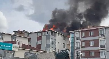 İstanbul-Kartal'da 4 katlı binanın çatısı alev alev yandı