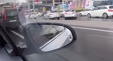 İstanbul - Sağanak yağış nedeniyle D-100'de trafik kazaları meydana geldi