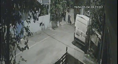 İstanbul - Sultangazi'de internet kablosu hırsızlığı kamerada