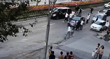 İstanbul - Sultangazi'de yolu kapatan düğün konvoyundakiler sivil polisi engelleyip böyle kaçtı