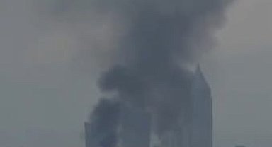 İstanbul - Ümraniye'de park halindeki minibüs alev alev yandı