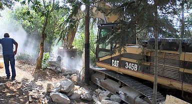 İstanbul- Vaniköy'deki yıkıma 2'nci gününde devam ediliyor