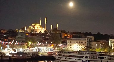 İstanbul - Yılın son ay tutulması; Süper Kanlı Ay tutulması görsel şölen oluşturdu