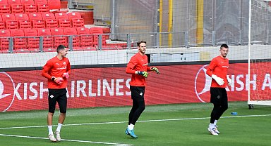 İzlanda son idmanını Gürsel Aksel Stadı'nda yaptı