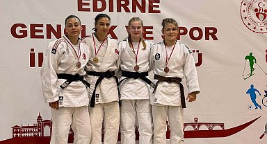 İzmir Büyükşehir'in judoda altın kızları