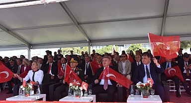 İzmir'de 350 metrelik Atatürk posteri ile 'Zafer Yürüyüşü'