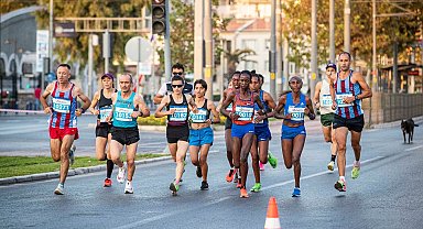 İzmir'de 9 Eylül Yarı Maratonu günü