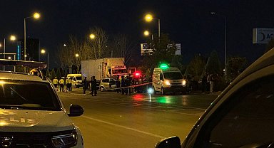 Kamyon otomobile çarptı: 1 ölü