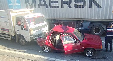 Kamyonet, otomobile arkadan çarptı: 2 yaralı