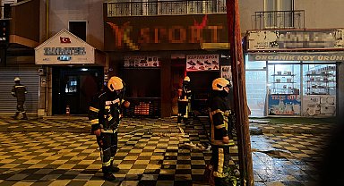 Kayseri'de, ayakkabı mağazasında çıkan yangın söndürüldü