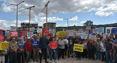 Kentsel dönüşüm mağdurları, yolu trafiğe kapattı