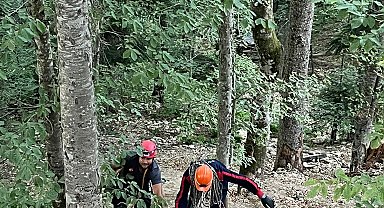 Kiralık otomobille uçuruma yuvarlanarak ölen sürücü takip sistemi sayesinde bulundu