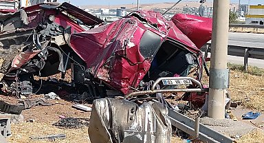 Kireç yüklü TIR'a çarpan TIR'ın şoförü yaralandı