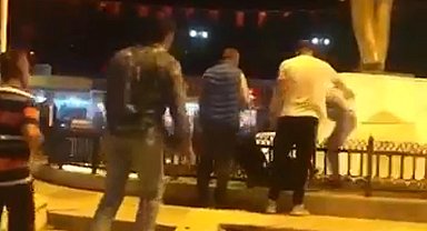 Kırklareli'de Atatürk heykeline taşla saldıran şüpheli, hastaneye sevk edildi