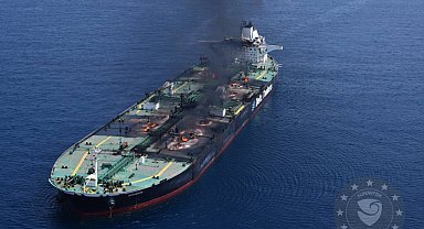 Kızıldeniz'de yangının sürdüğü tanker gemisine kurtarma operasyonu