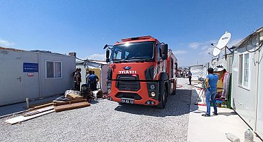 Malatya'da depremzelerin yaşadığı 2 konteyner yandı