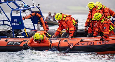 Manş Denizi'nde göçmen teknesi battı: 8 ölü