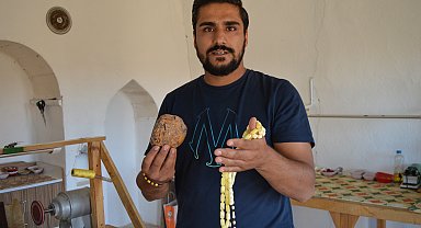 Mardin'de ürettiği kehribar tespihleri, Orta Doğu ülkelerine ihraç ediyor