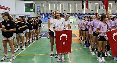 Marmaris'te voleybol şenliği
