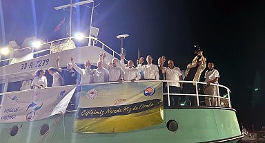 Mersin'de balıkçılar 'Vira Bismillah' deyip denize açıldı