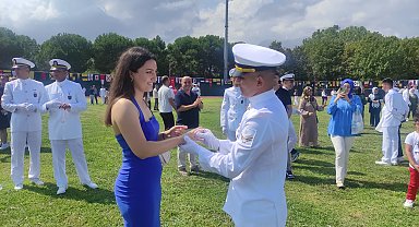 MSÜ mezuniyet töreninde evlilik teklifi sürprizi