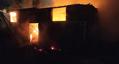 Odunluk, alev alev yandı