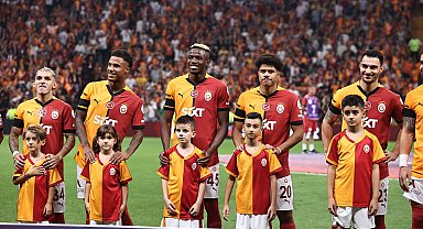 Osimhen ile seremoniye katılan Mert: Tekrar karşılaşırsak maskesini isteyeceğim