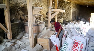 Osmanlı döneminden değirmeni, emekli öğretmen işletiyor