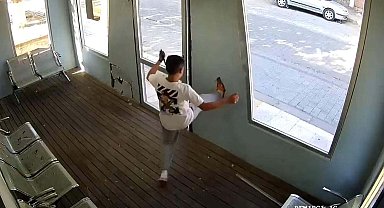 Otobüs durağına zarar verdiler, belediye o anları sosyal medyada paylaştı