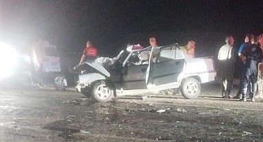 Otomobil ile minibüs kafa kafaya çarpıştı: 1 ölü, 3 yaralı