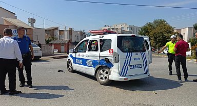 Otomobil ile polis aracı çarpıştı; 3'ü polis, 5 yaralı