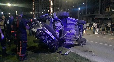 Otomobil, önündeki araca çarpıp takla attı: 1 ölü, 2 yaralı