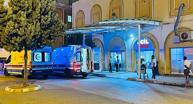 Otomobil, uygulama yapan ekiplerin arasına daldı; 2'si polis, 1'i bekçi 6 yaralı