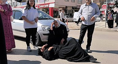 Otomobilin çarptığı kadın yaralandı; sürücü başından ayrılmadı