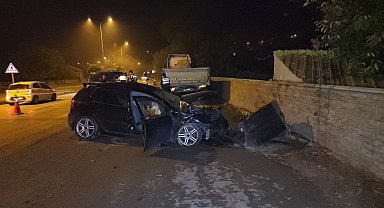 Park halindeki TIR'a çarpan otomobilin sürücüsü hayatını kaybetti