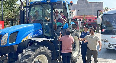 Polis, izinsiz çiftçi eylemi için ilçe merkezine giren traktörleri durdurdu