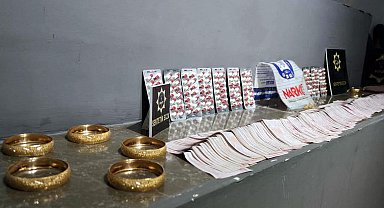 Polisin uyuşturucuyu tuvaletten çıkardığı operasyonda 5 tutuklama