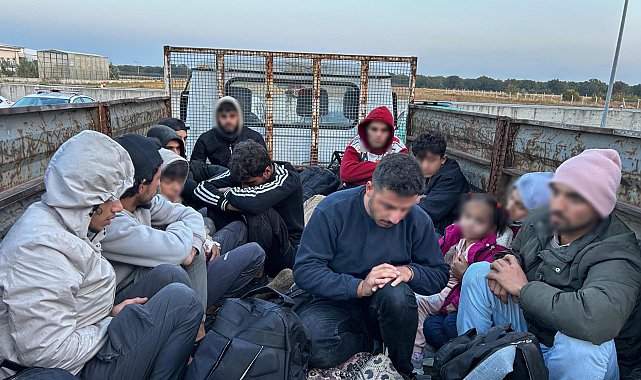 Polisten kaçan sürücünün kamyonetinde 13 kaçak göçmen yakalandı; 2 organizatör tutuklandı